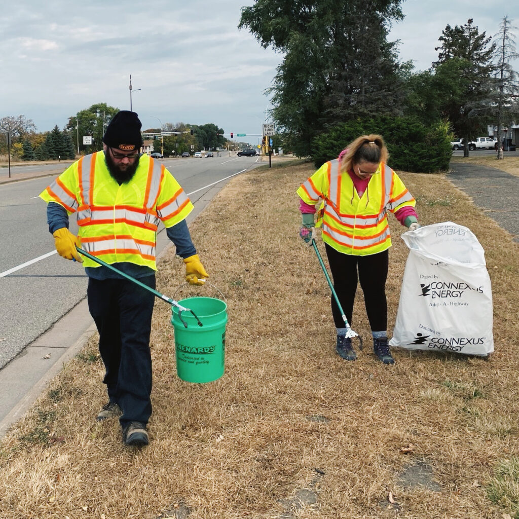 MMS Volunteers cleaning up the highway